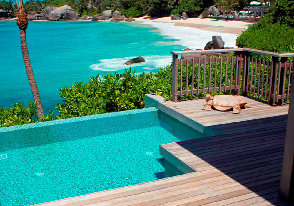 Carana Beach Hotel - Oceanview pool chalet