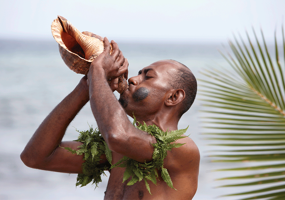 Snäckblåsare på Fiji. copyright Tourism Fiji