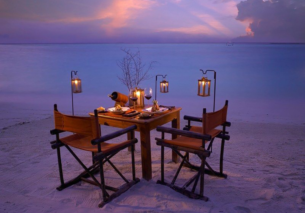 Maldiverna. Dinner on the beach 